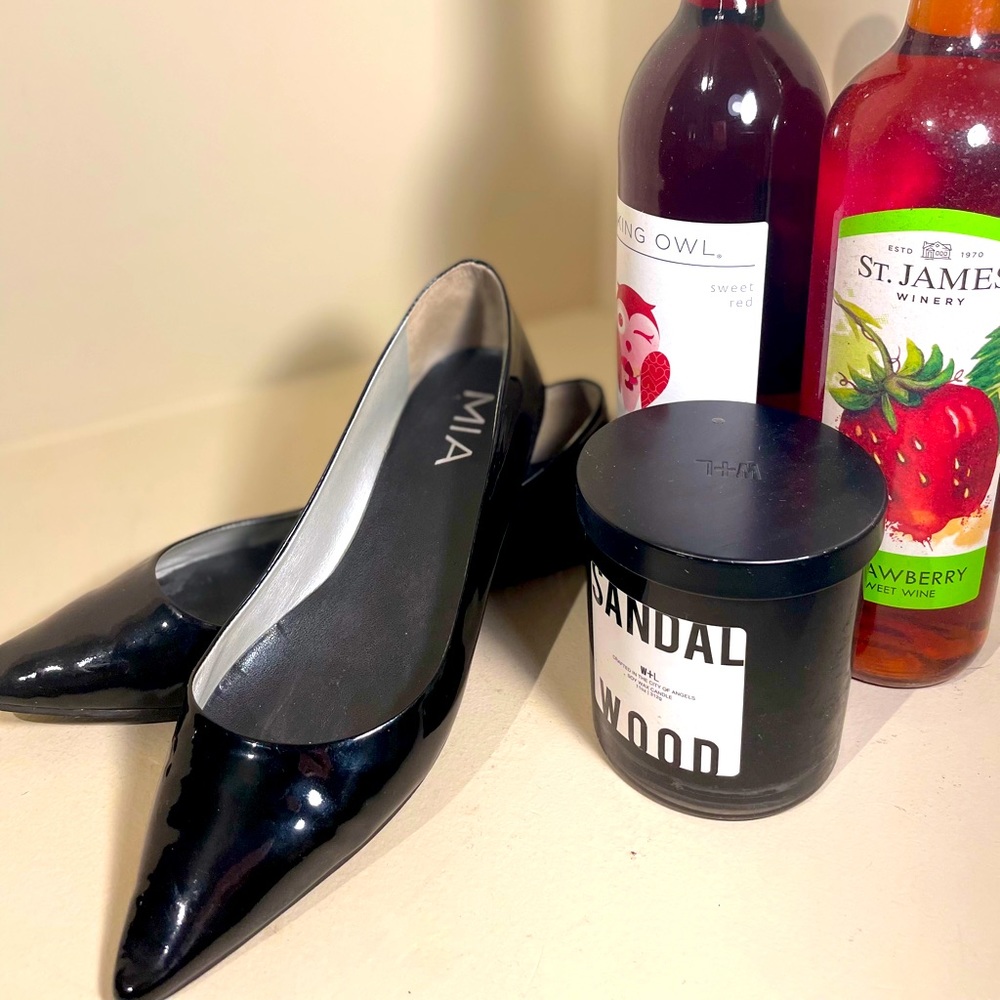 Mia Brand Flat Shoe With Normal Wear and Tear .           🖤🖤🖤🖤